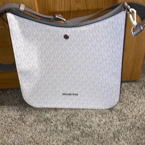 Micheal Kors purse